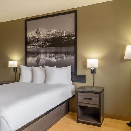 Super 8 By Wyndham Clinton Hotel Luaran gambar