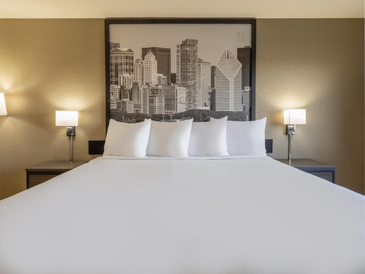 Super 8 By Wyndham Clinton Hotel Luaran gambar