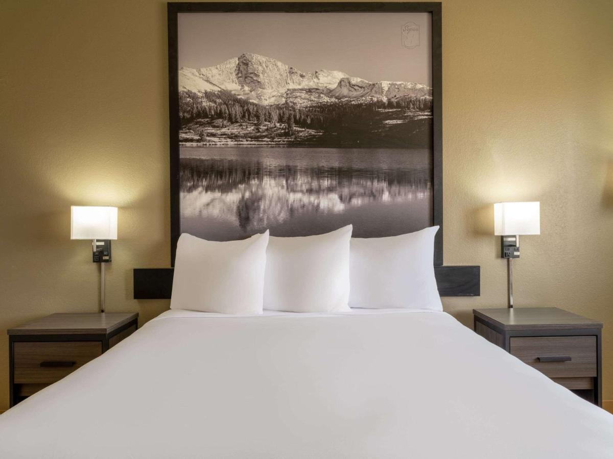 Super 8 By Wyndham Clinton Hotel Luaran gambar