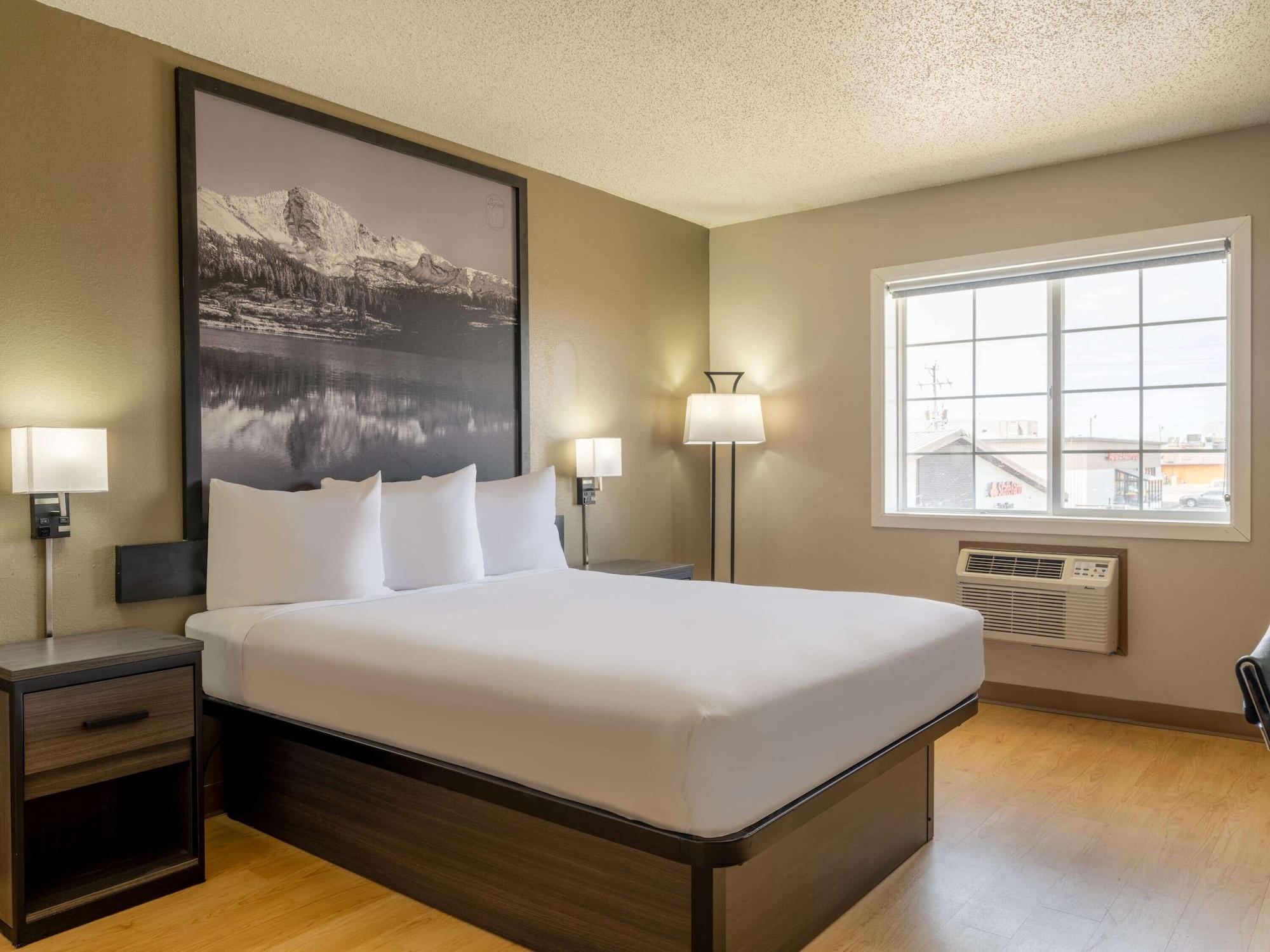 Super 8 By Wyndham Clinton Hotel Luaran gambar