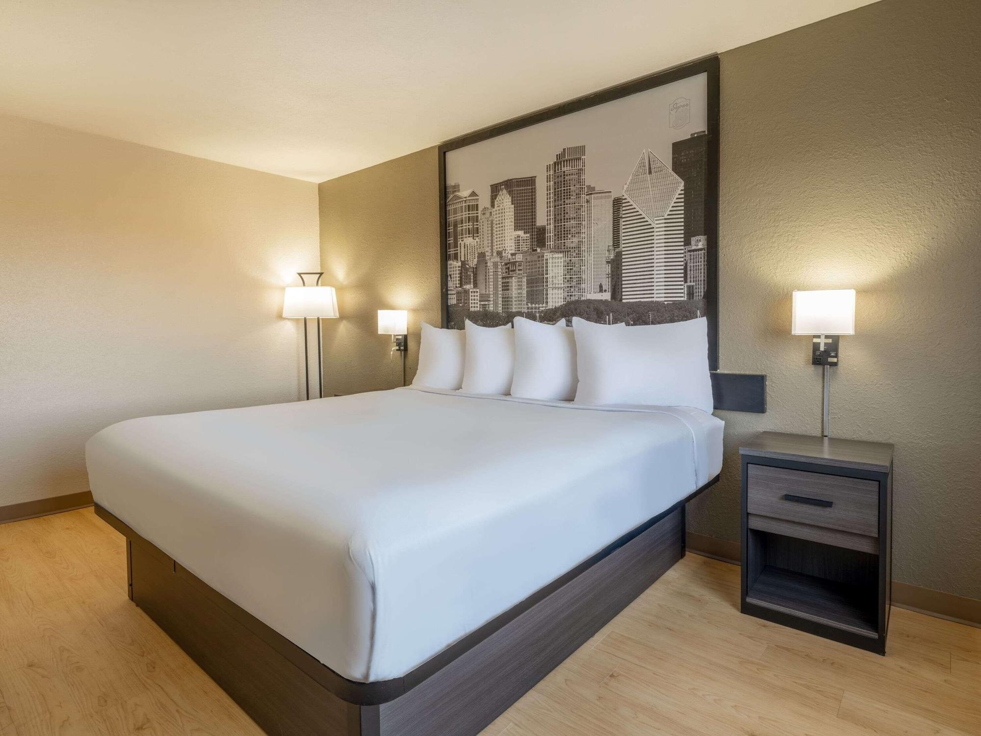 Super 8 By Wyndham Clinton Hotel Luaran gambar