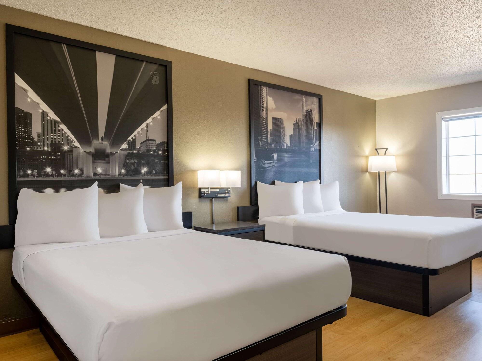 Super 8 By Wyndham Clinton Hotel Luaran gambar