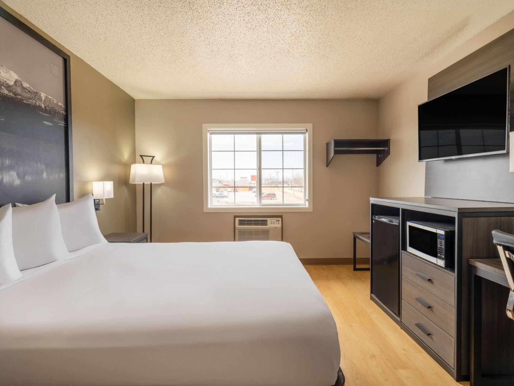 Super 8 By Wyndham Clinton Hotel Luaran gambar